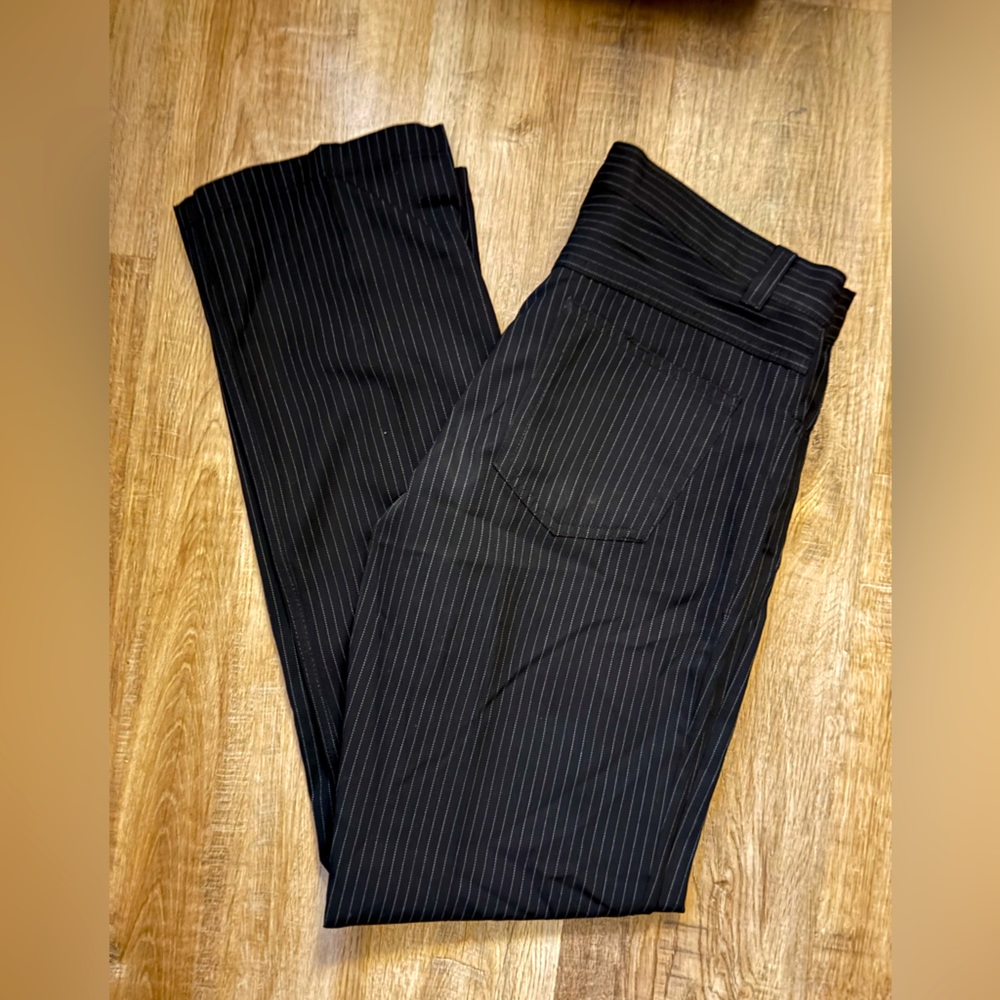 🦋 3/$25 Men’s Pinstripe Trousers